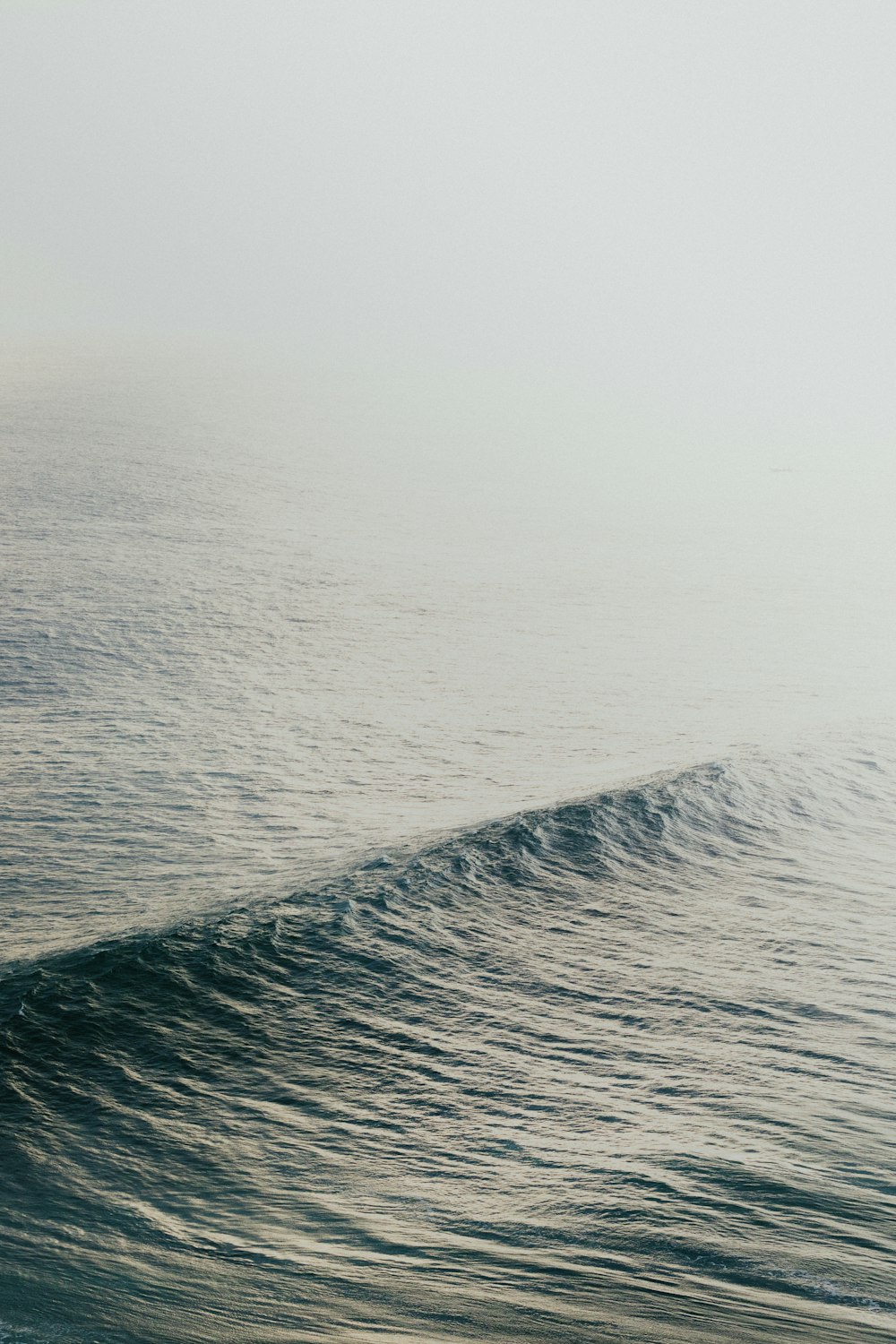 ocean waves crashing on shore during daytime