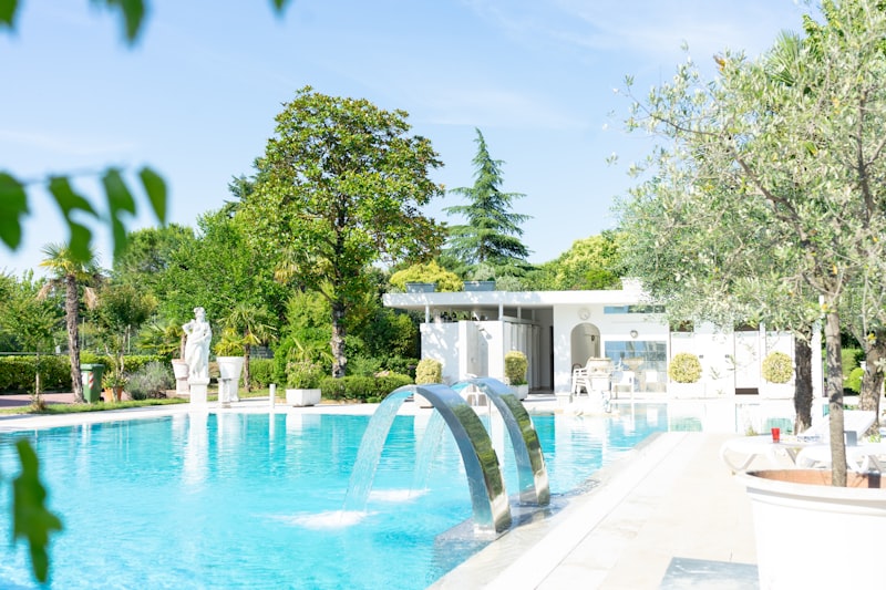 Piscine béton villa provençale