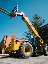 yellow and black heavy equipment