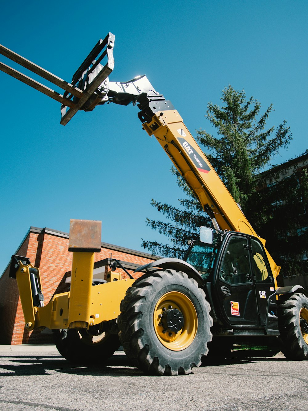 yellow and black heavy equipment