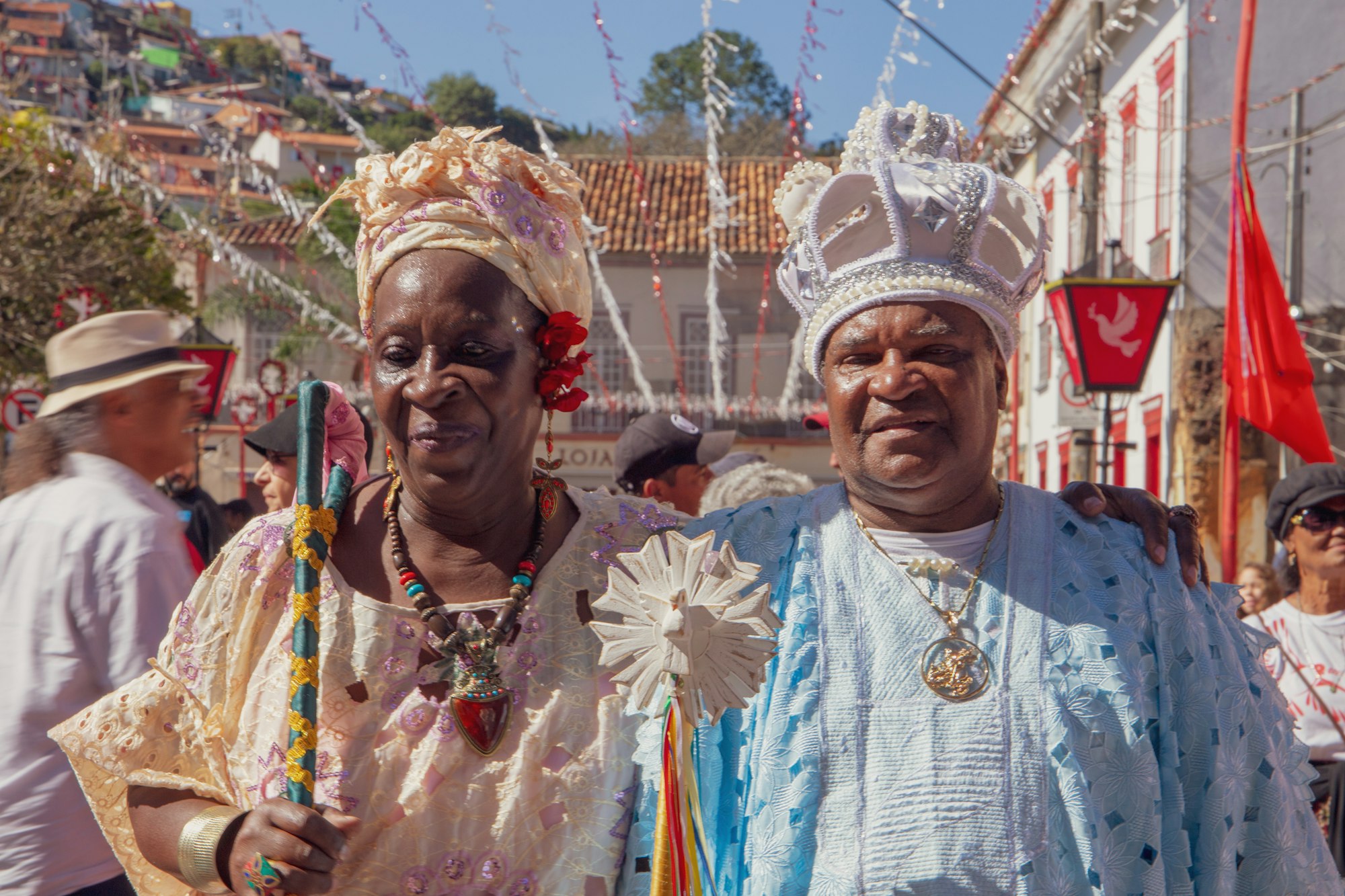 Black couple during the parade of Festa do Divino (Brazil, 2019)