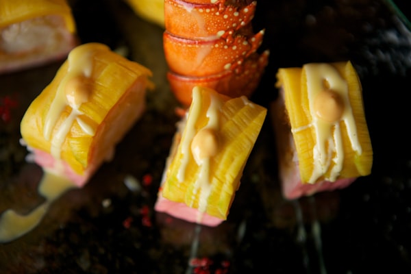 Ham-kaas rolletjes met aioli — receptfoto