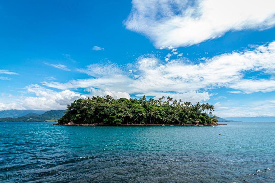 travelers stories about Tropics in Ilha de São Sebastião, Brasil