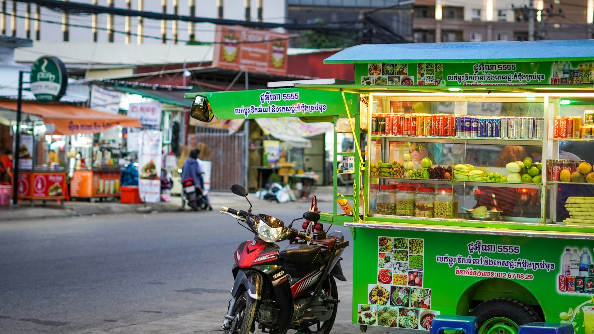 motor, building, cart, selling, fruit, beverage, Norton University, Phnom Penh