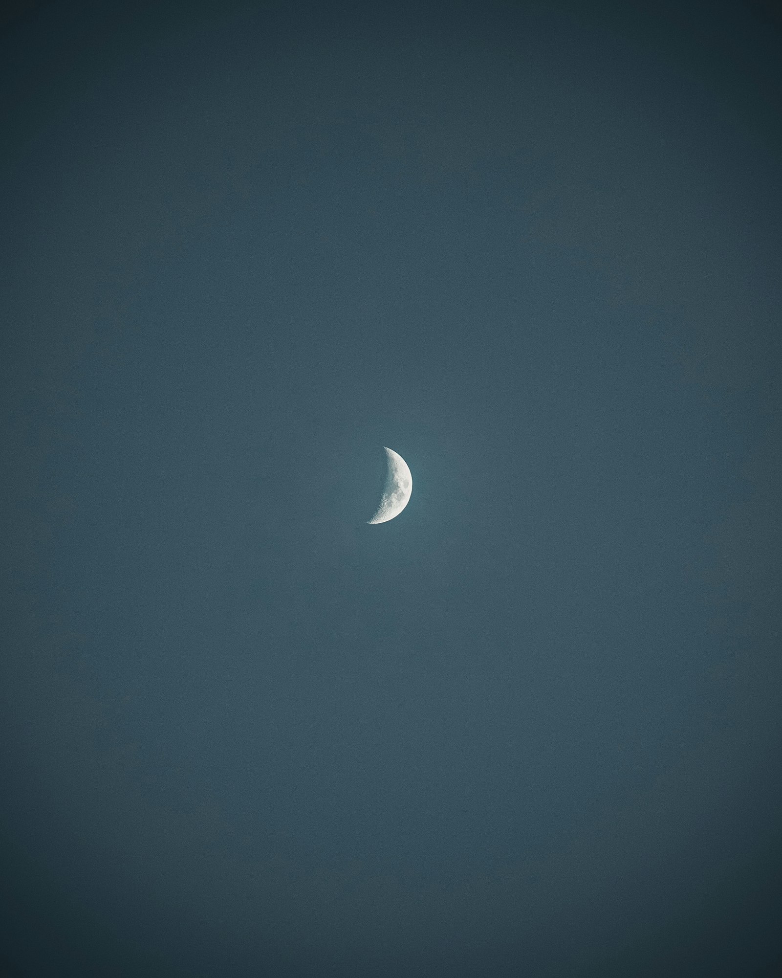 Sony a7 III + Sigma 70-200mm F2.8 EX DG OS HSM sample photo. White crescent moon in photography