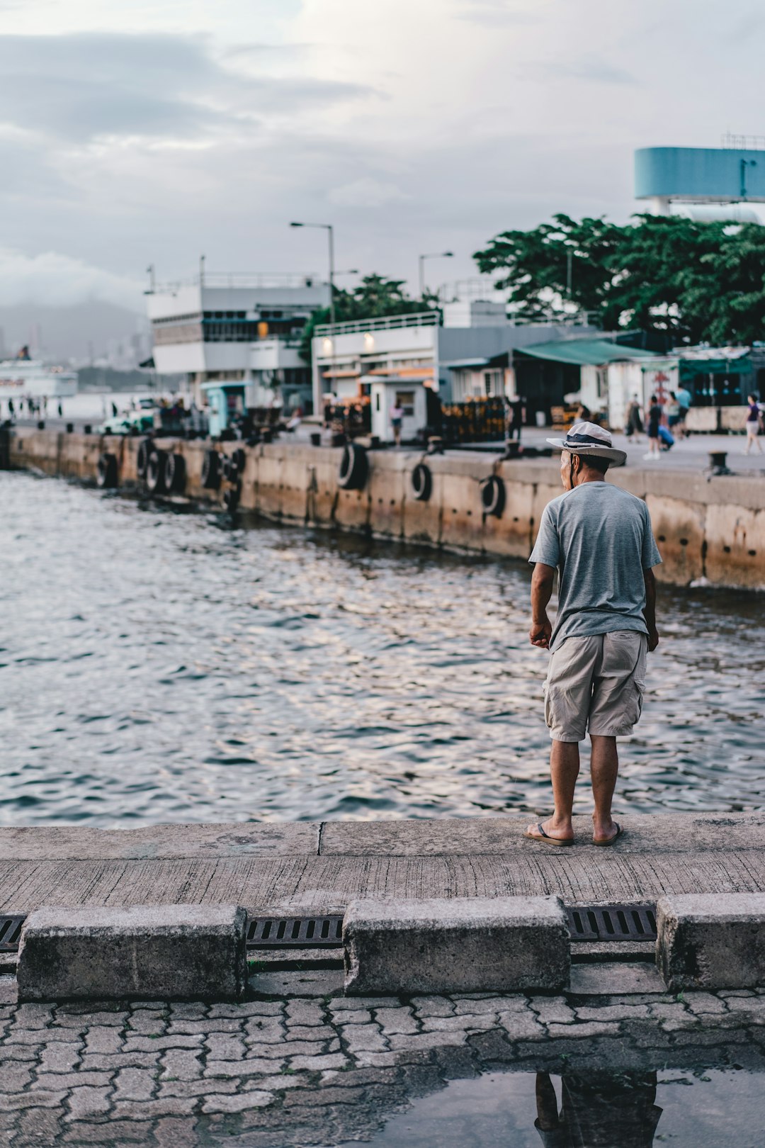 travelers stories about Waterway in Western District Public Cargo Working Area, Hong Kong