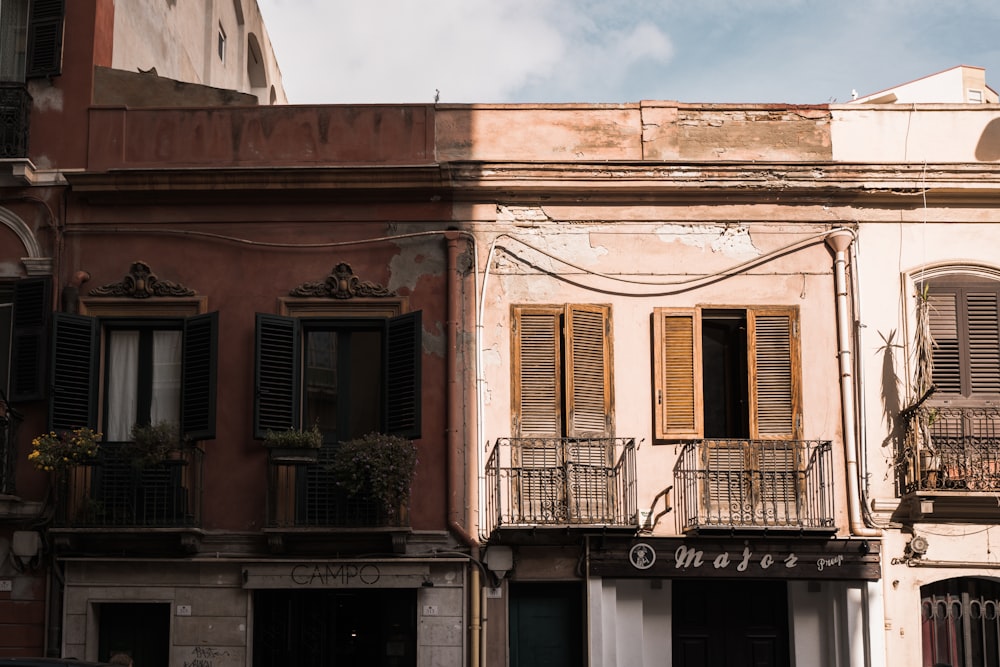 brown and white concrete building