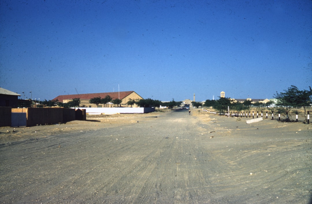 brown and white houses under blue sky during daytime, kuwait, old photo, old photograph, digitised slides, saudi arabia, 1950s, 1960s, 50s, 60s, vintage, arabia, uae, middle east,<p></figure>