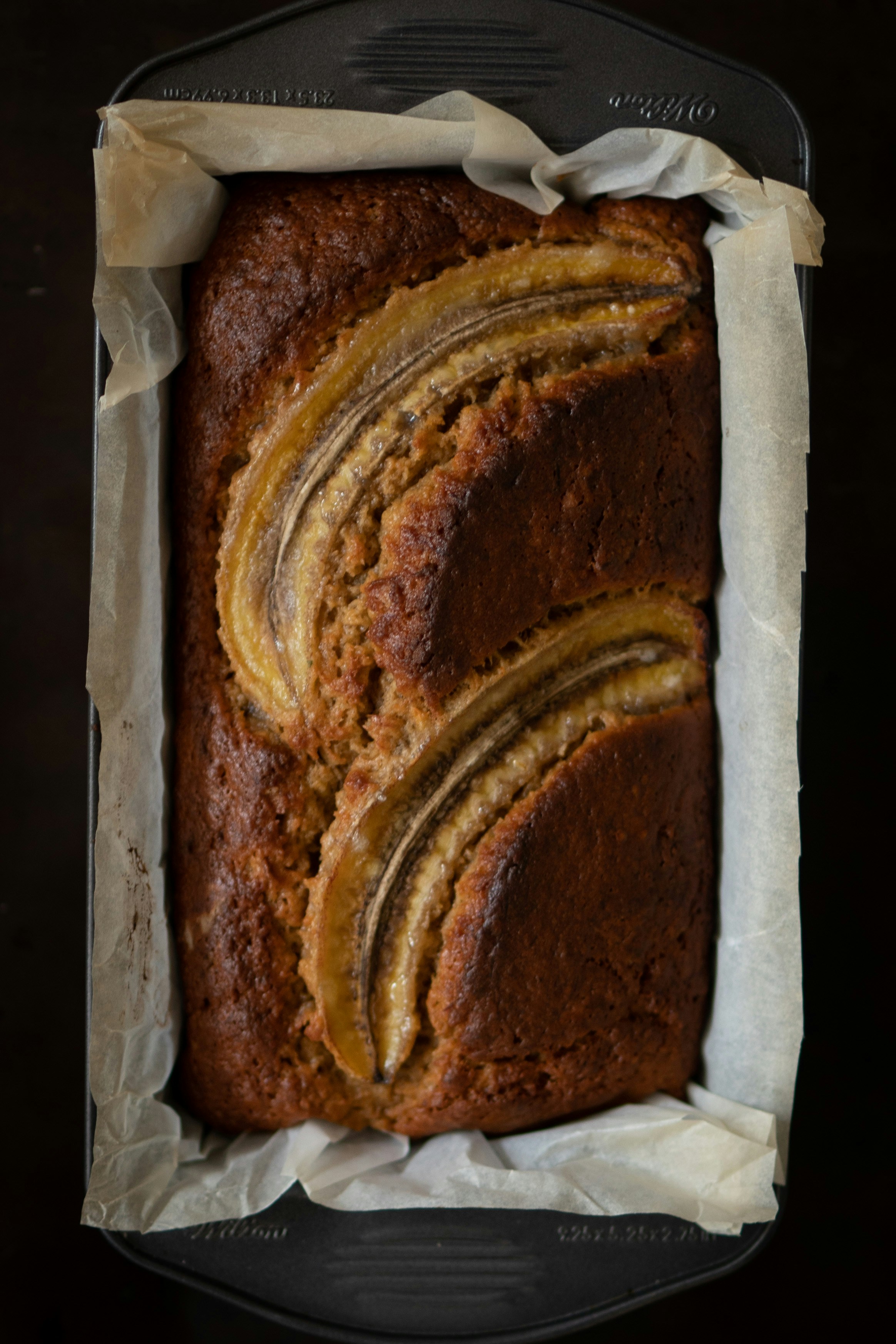 pane integrale su confezione di plastica bianca