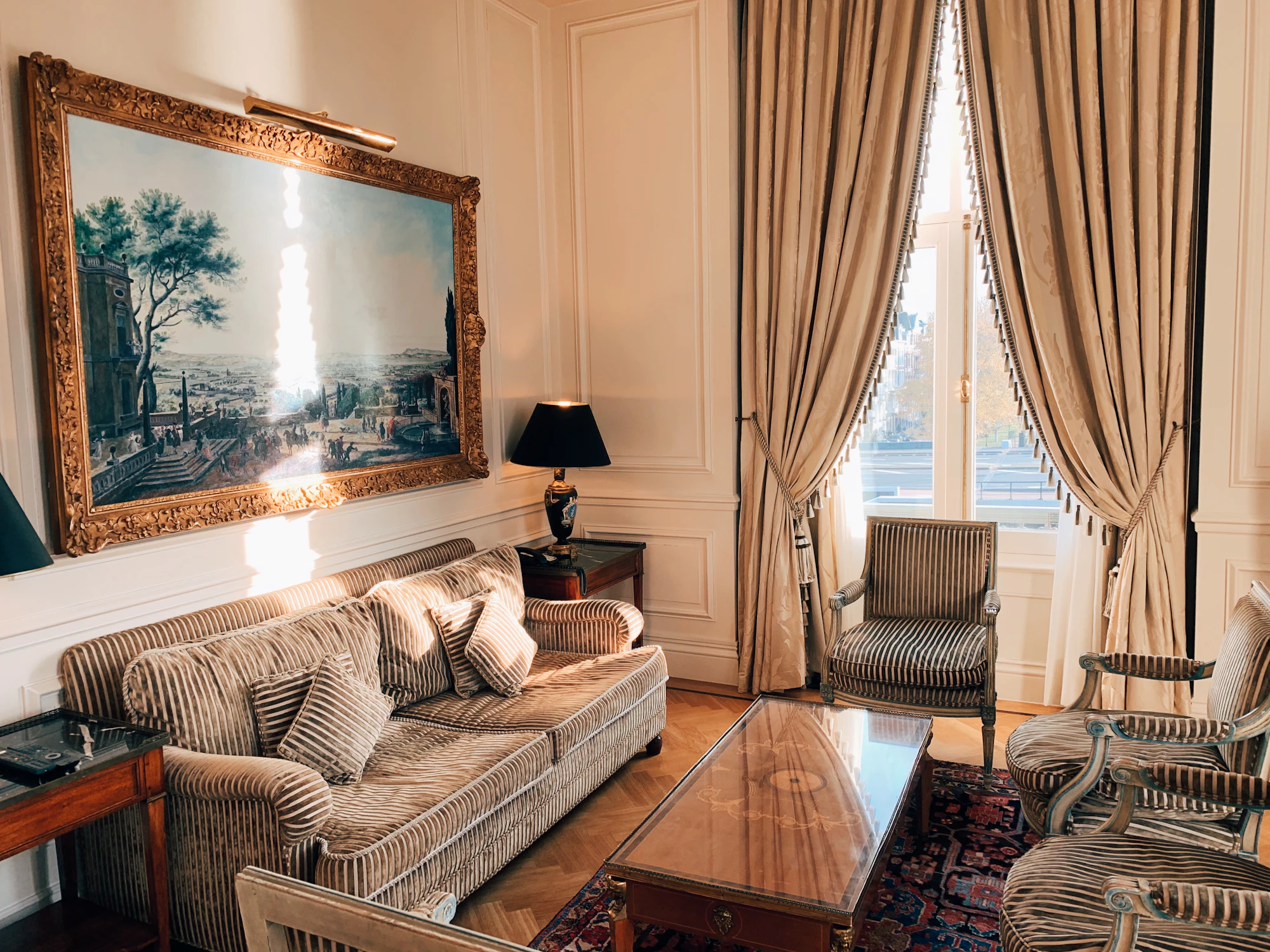 A beautifully furnished living room