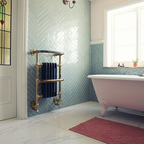 white ceramic bathtub near white bathtub