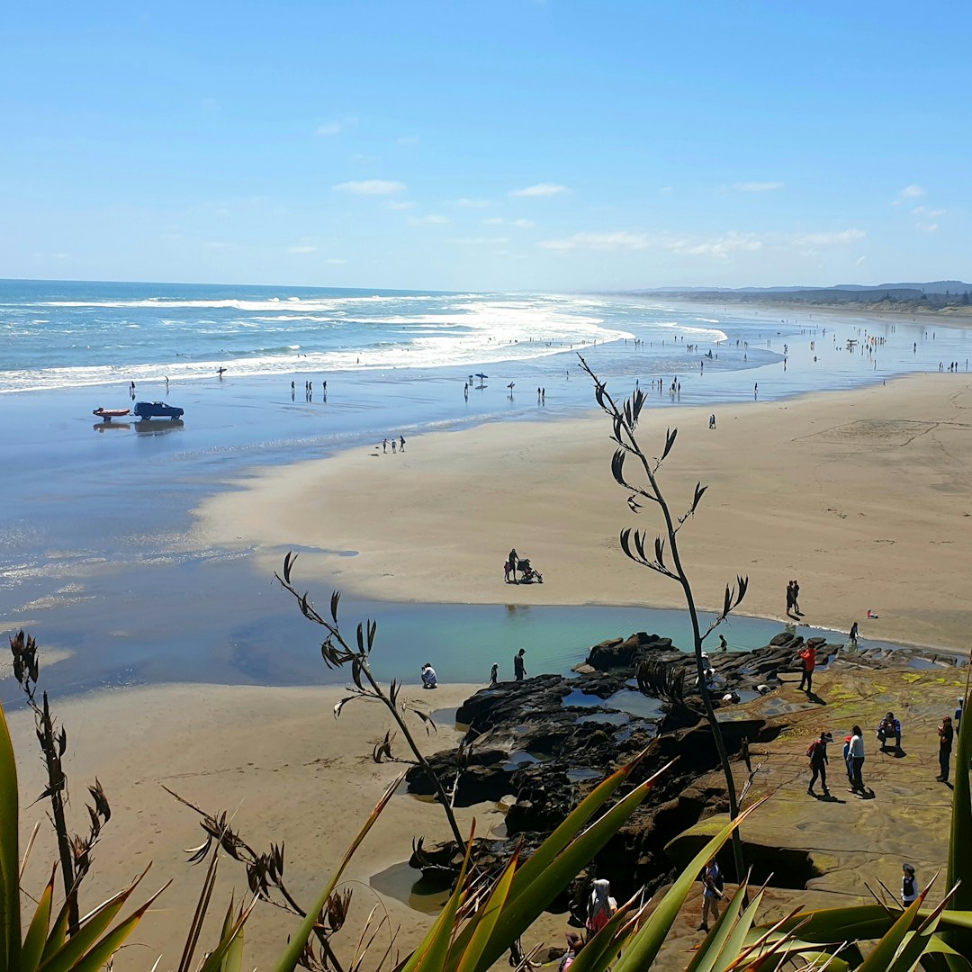 travelers stories about Beach in Muriwai Beach, New Zealand