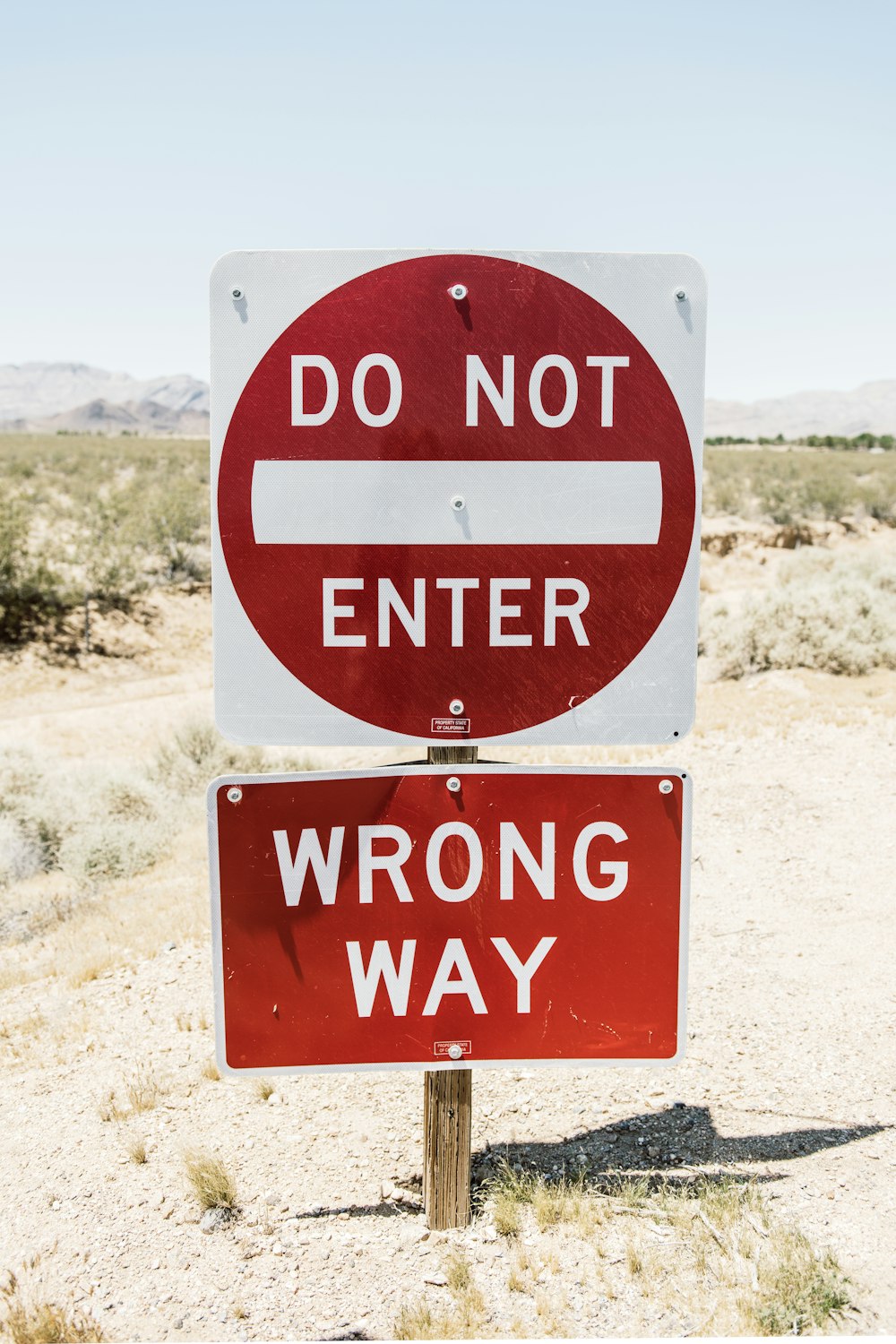 Rot-weißes Stoppschild