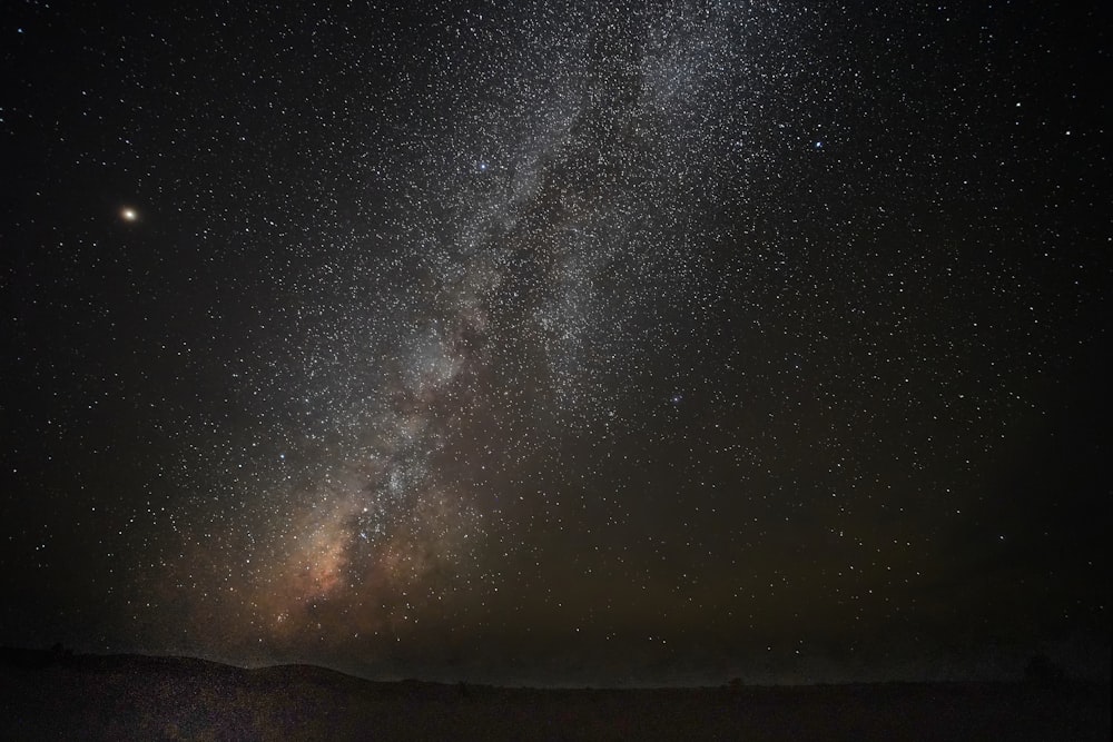 Nuit étoilée sur la montagne