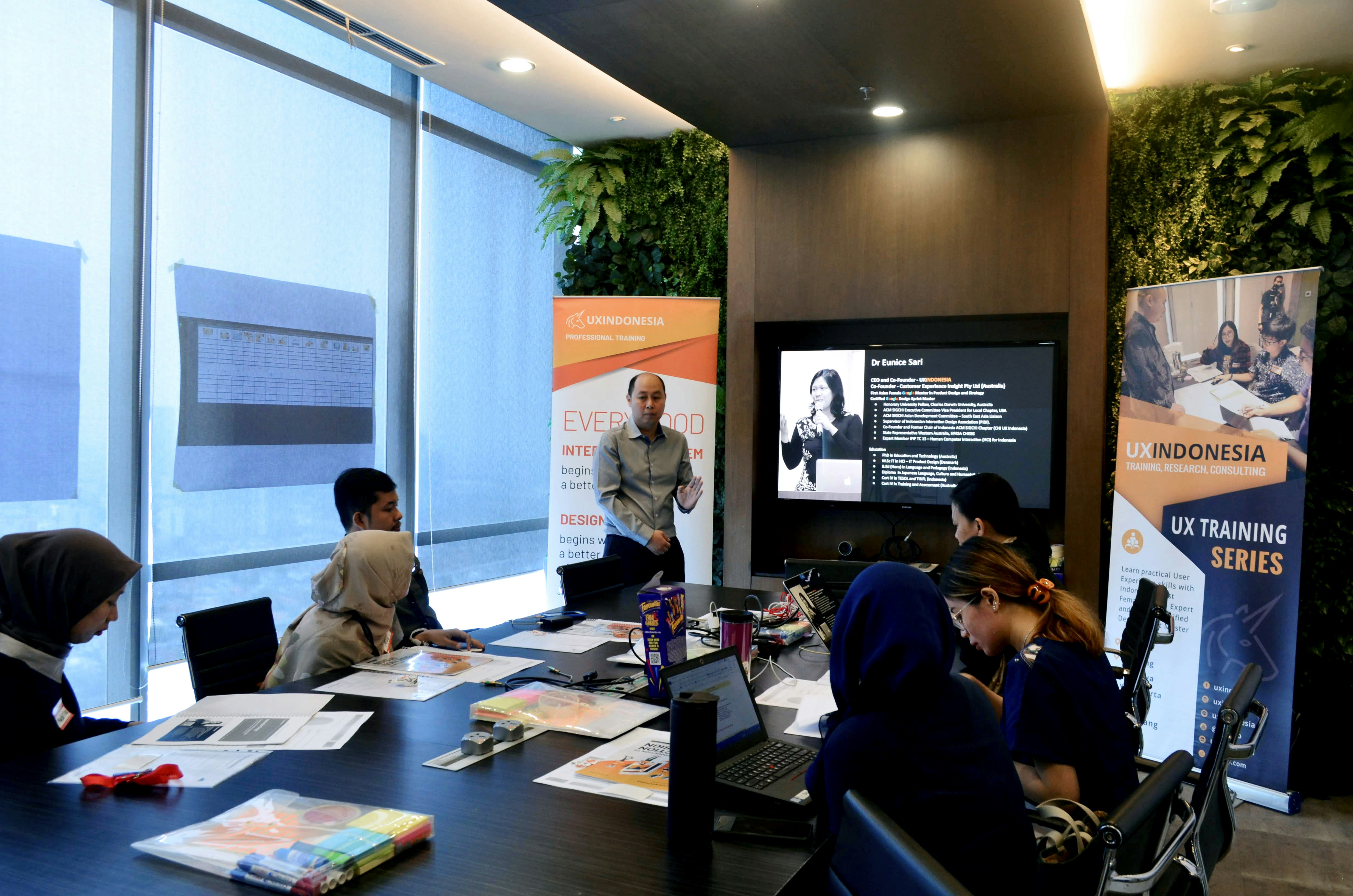 Educational webinar session with financial expert presenting