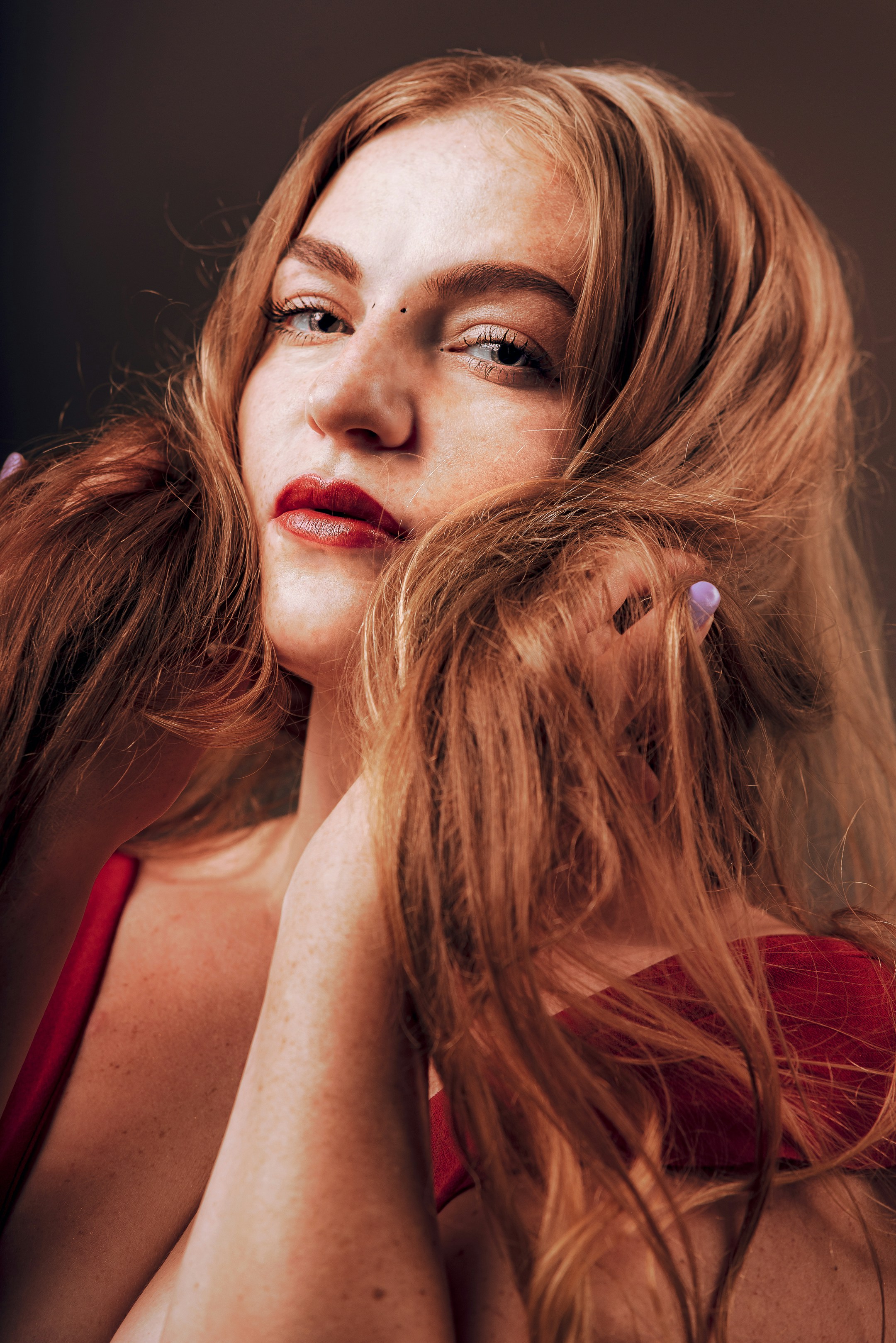 Choosing the Right Hair Extensions for Your Red Hair Choosing the right hair extensions for your red hair is essential to achieve a seamless and natural-looking blend. It's important to consider factors such as the right color, thickness, and hair type when selecting red hair extensions. By finding the perfect match that complements your own natural hair, you can create a head-turning and flawless look. In the following sections, we will provide you with tips for selecting the right shade and understanding how hair texture and length impact the overall look of vibrant red hair extensions.