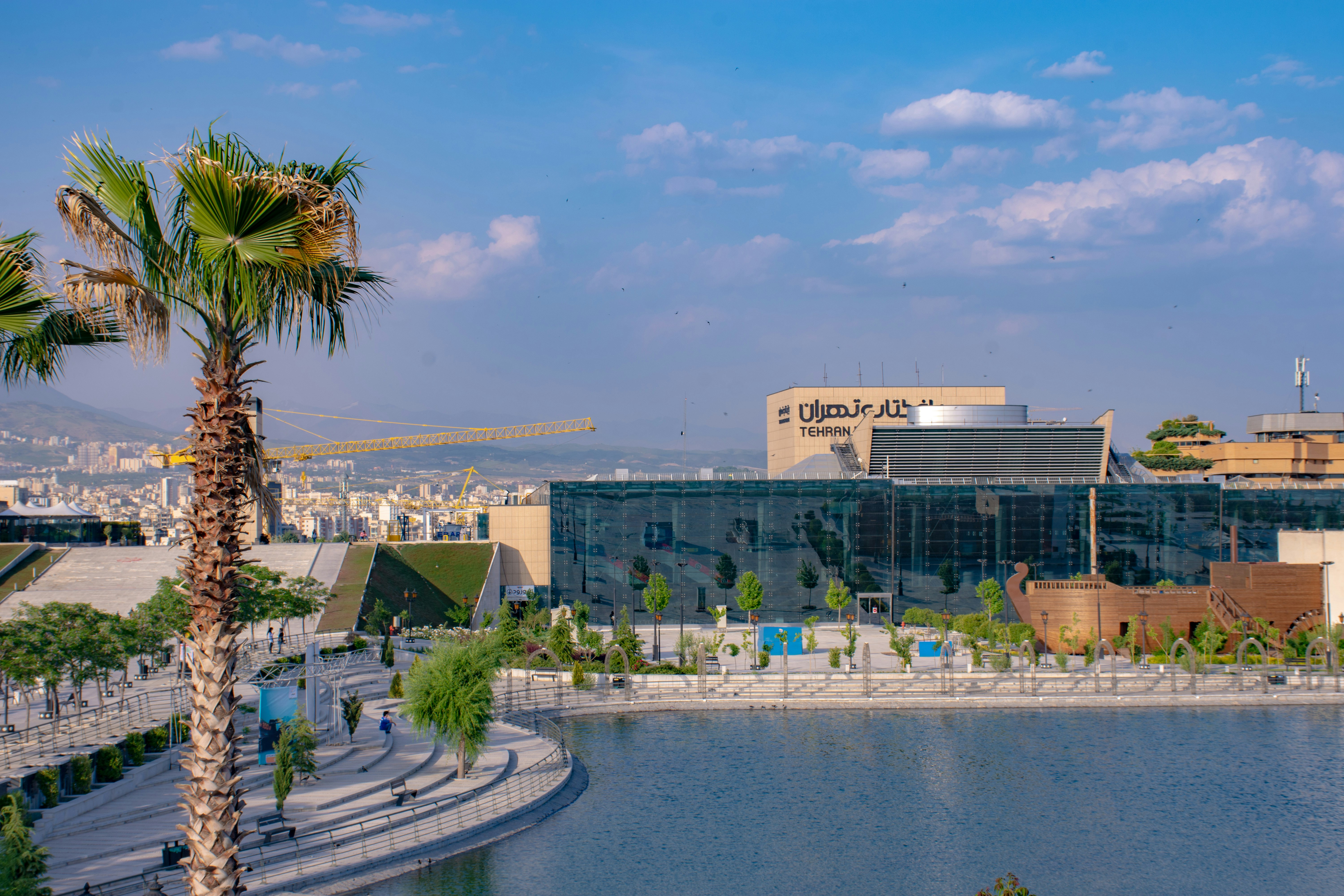 Photo by hoseinchaharbaghi