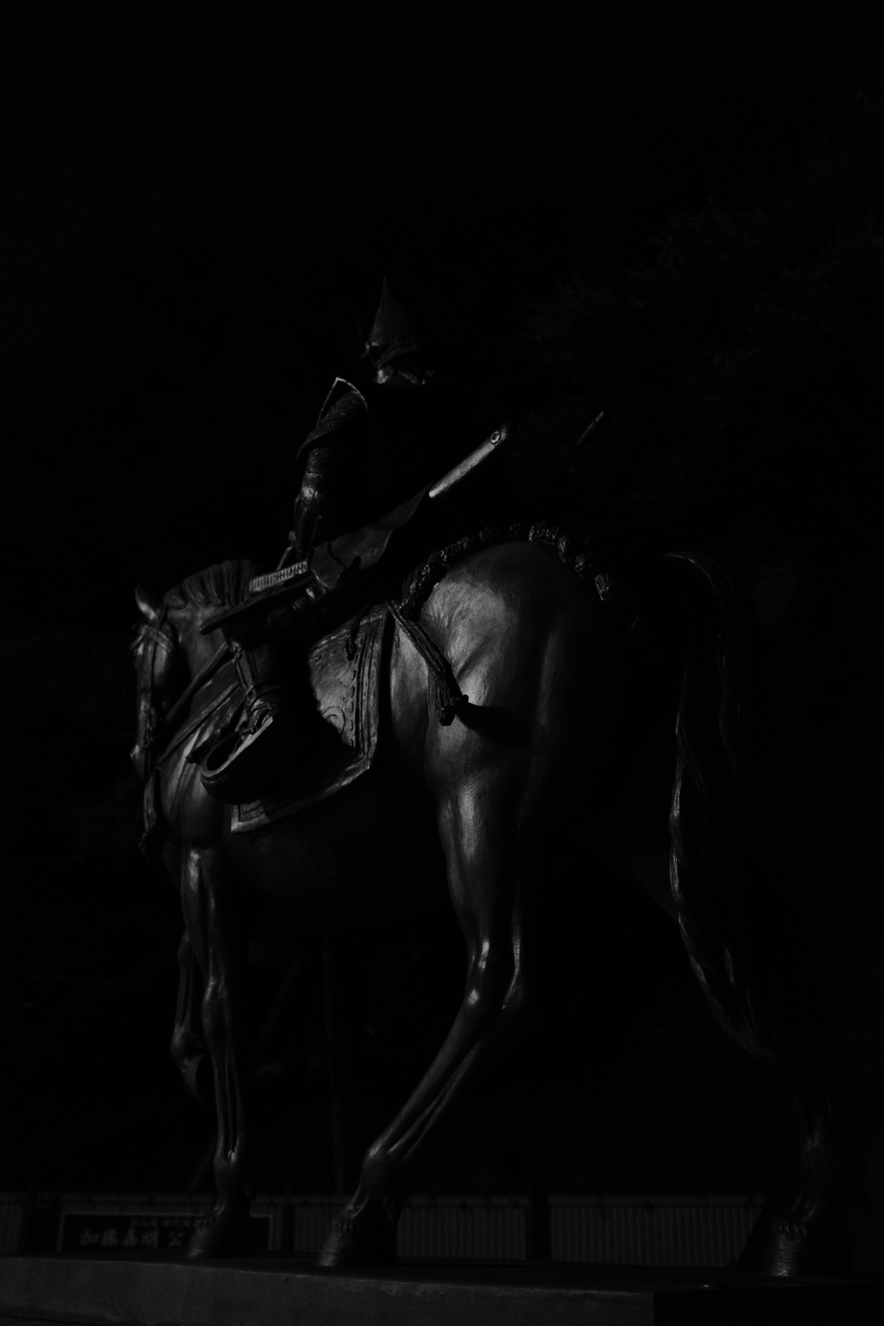 photo-1592407304867-8c7a2174f460?ixid=M3wxMjA3fDB8MXxzZWFyY2h8MTB8fGJsYWNrJTIwbXl0aCUyMHd1a29uZyUyMGNoYXB0ZXIlMjA0JTIwYm9zc2VzfGVufDB8fHx8MTc2MzEwOTEyOHww\u0026ixlib=rb-4.1.0