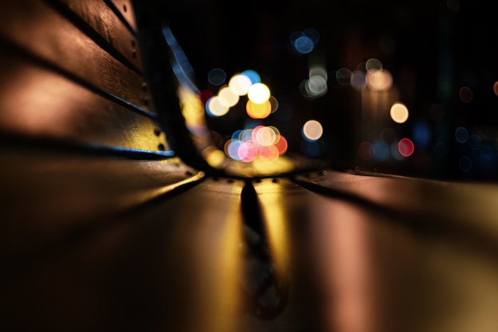 bokeh fotografia de luzes da cidade durante a noite