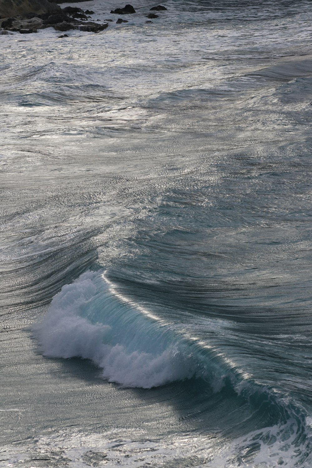 ocean waves crashing on shore during daytime