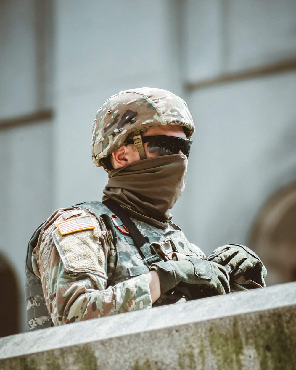 man in brown and green camouflage uniform wearing helmet