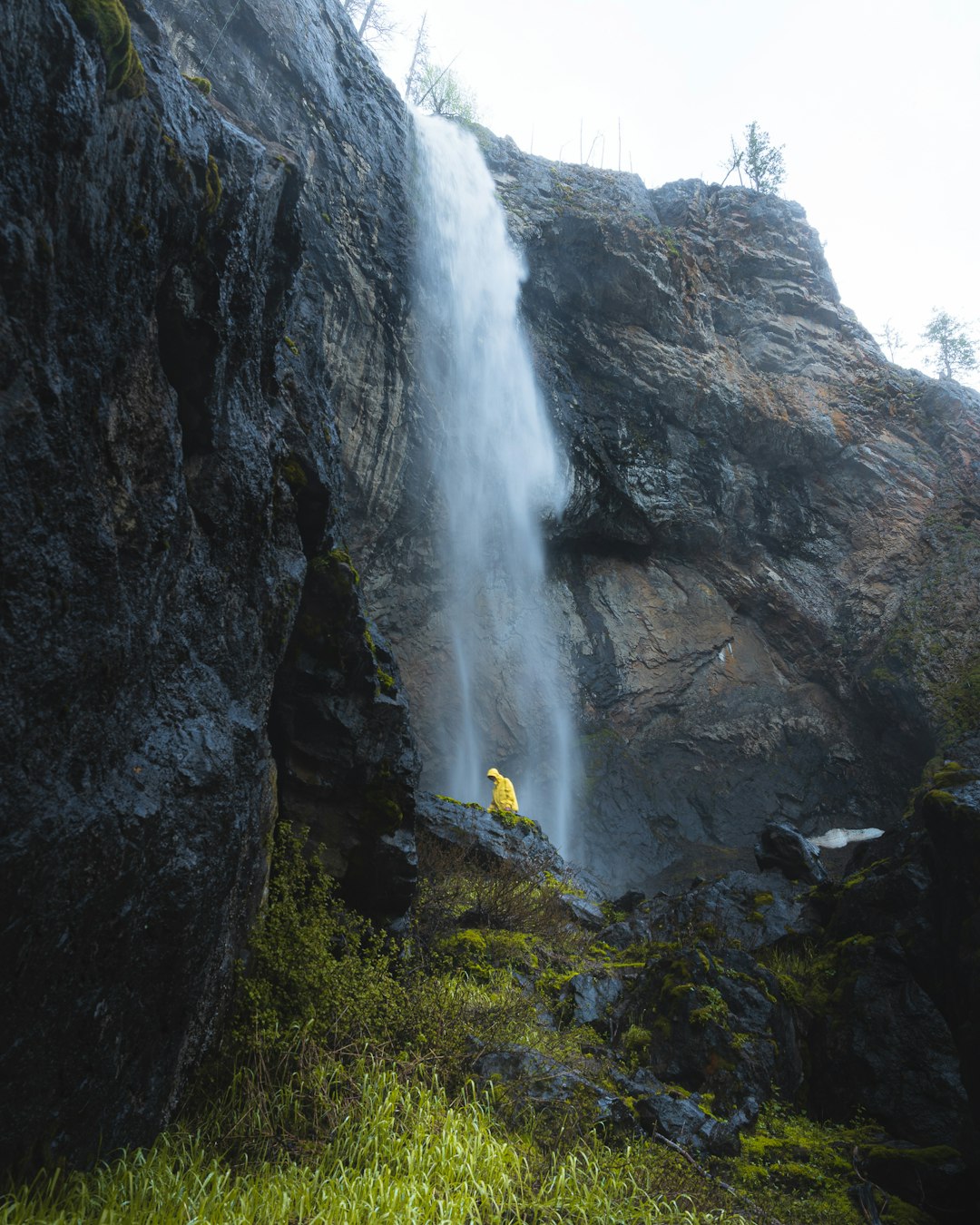 travelers stories about Waterfall in Kelowna, Canada