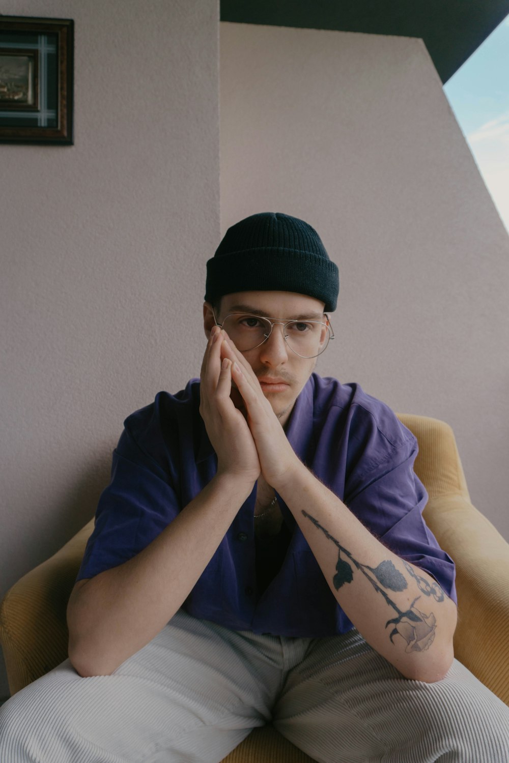 man in blue crew neck t-shirt and black baseball cap