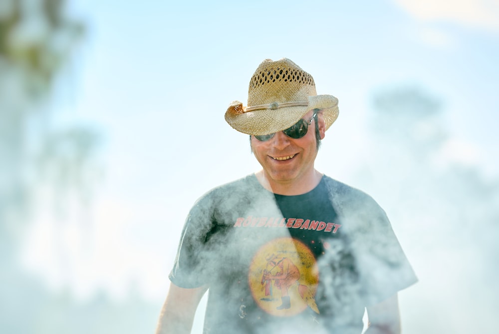 man in grey crew neck t-shirt wearing brown straw hat