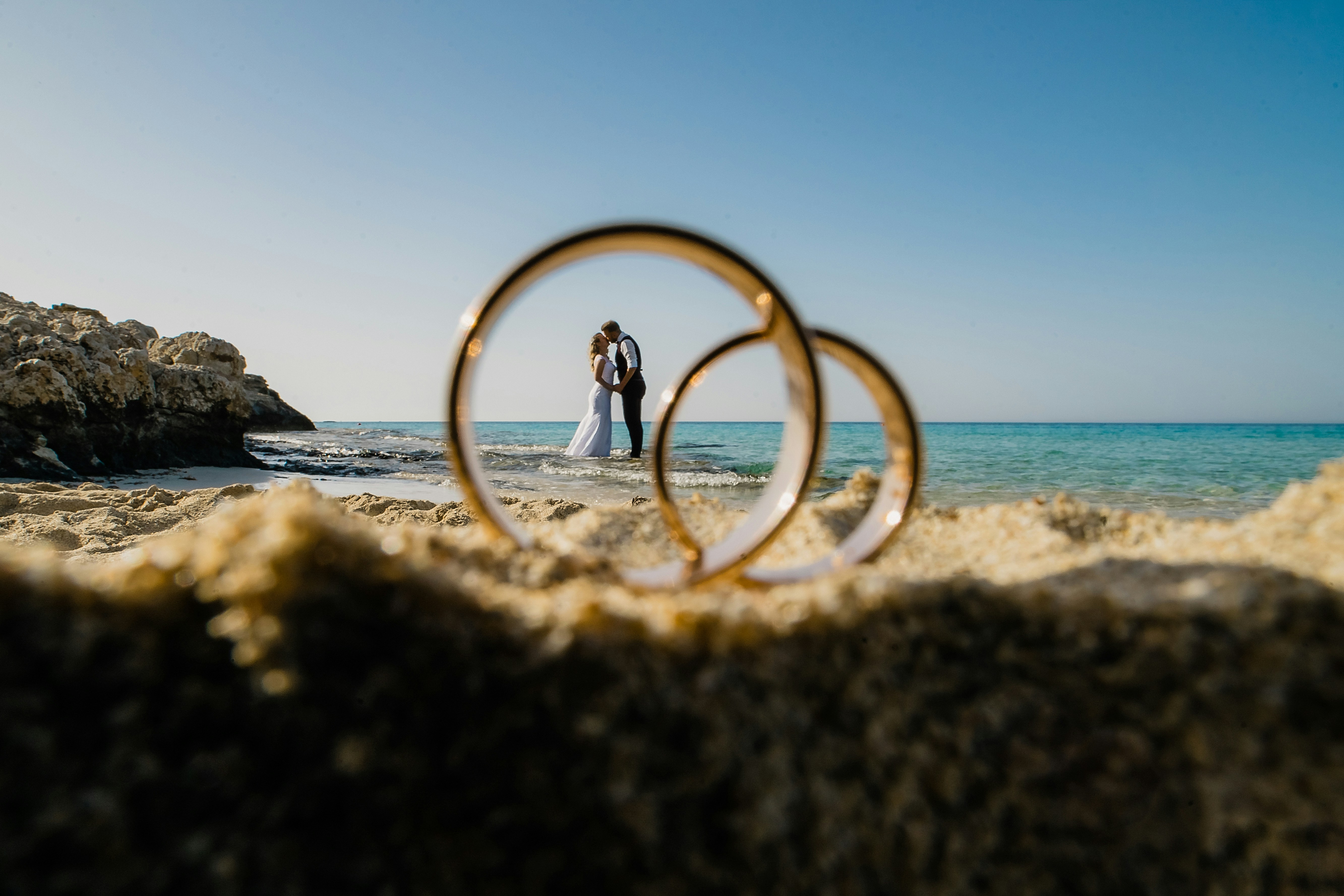 luxury wedding rings beach, wallpaper, Beach Wedding Bands for Outdoor Ceremonies: A Complete Guide 6
