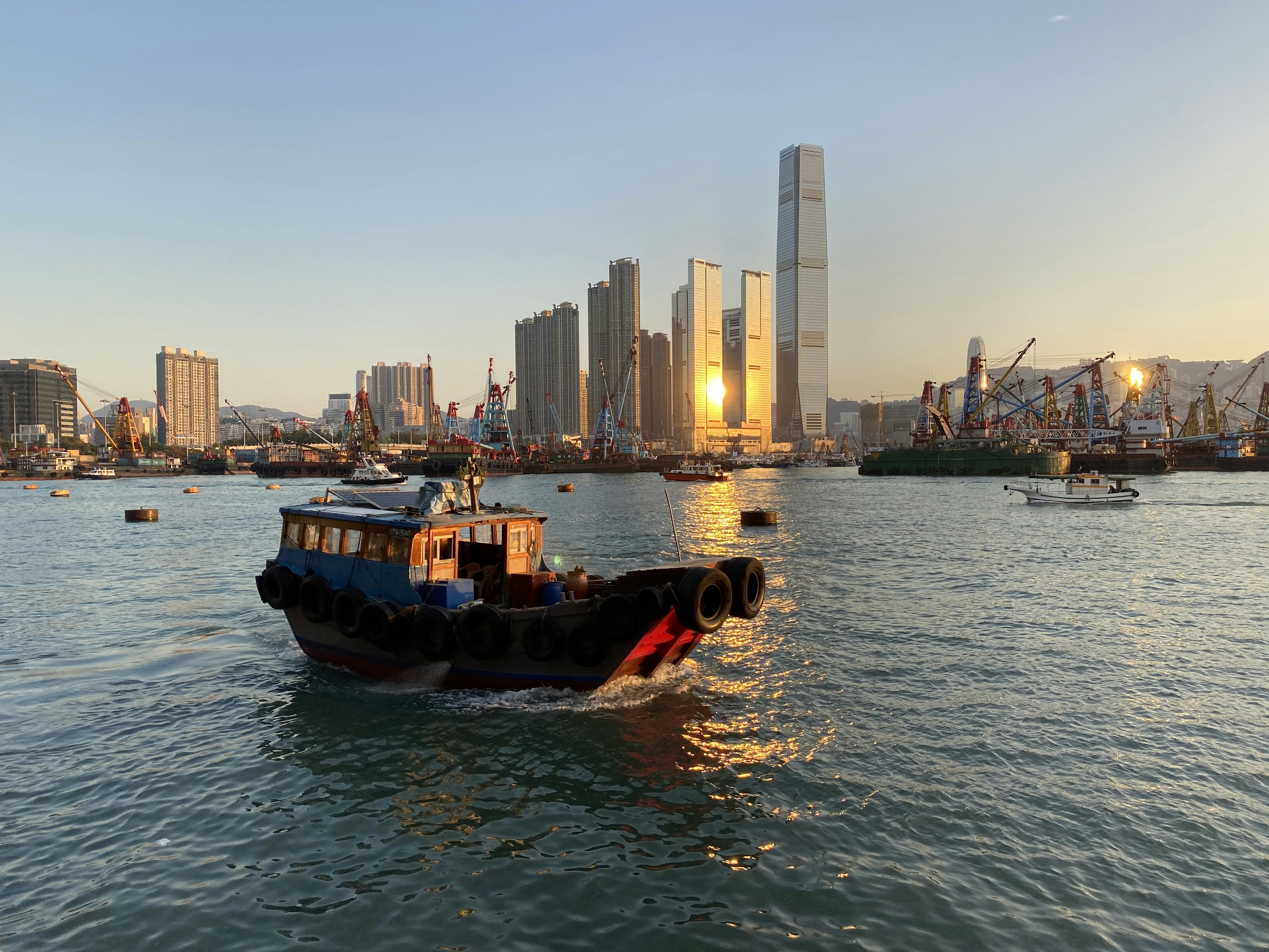 Hong Kong Skyline Pictures Download Free Images On Unsplash