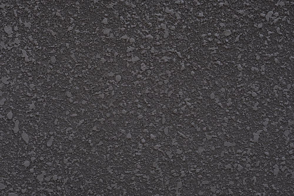 grauer und schwarzer Betonboden
