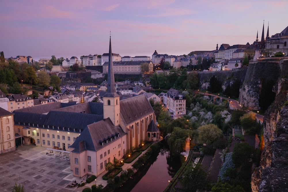 Vue aérienne des bâtiments de la ville pendant la journée