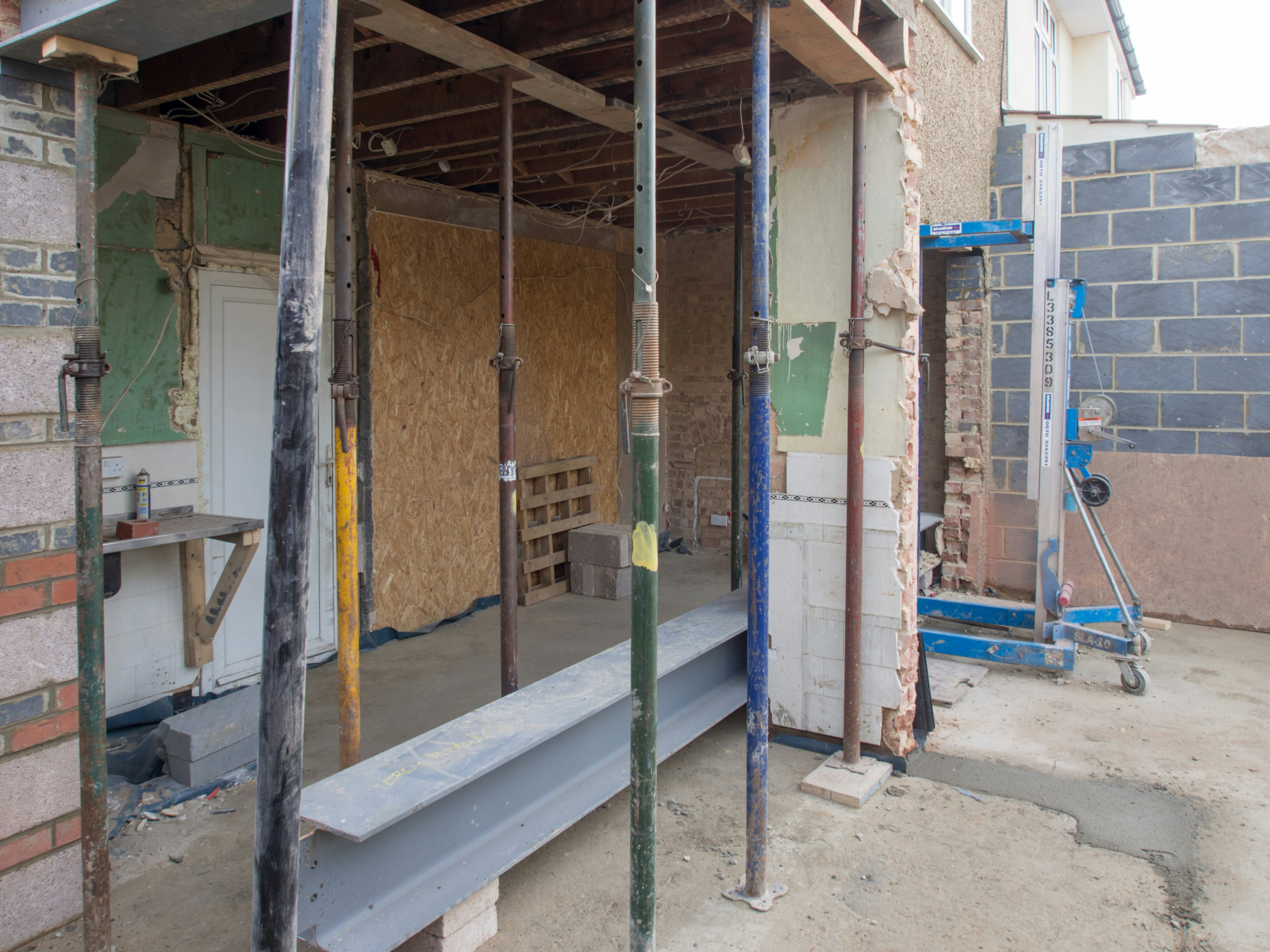 Bürogebäude-Sanierung mit mehreren Nachunternehmern