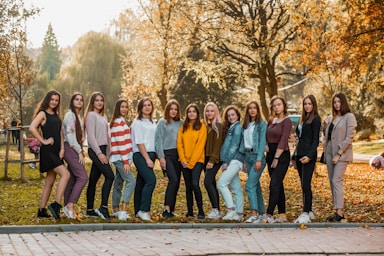photography poses for big groups,how to photograph girls; group of people standing on gray concrete pavement