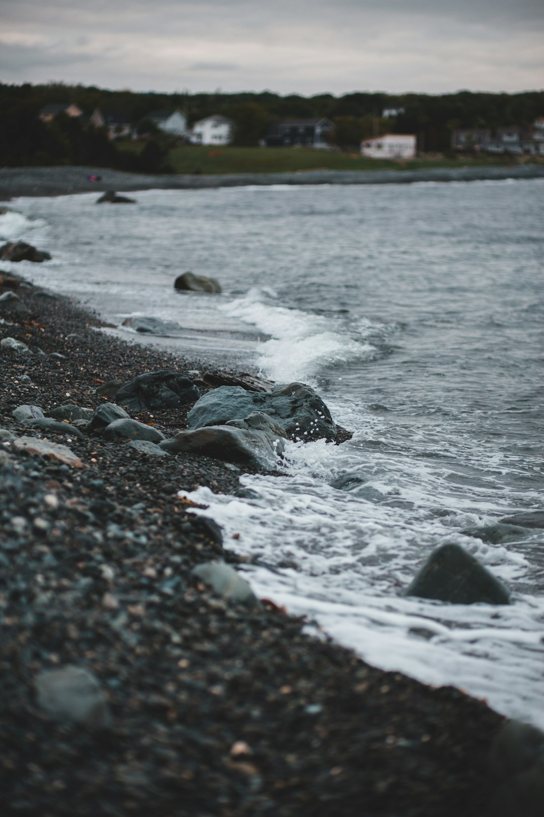 water waves hitting rocks during daytime