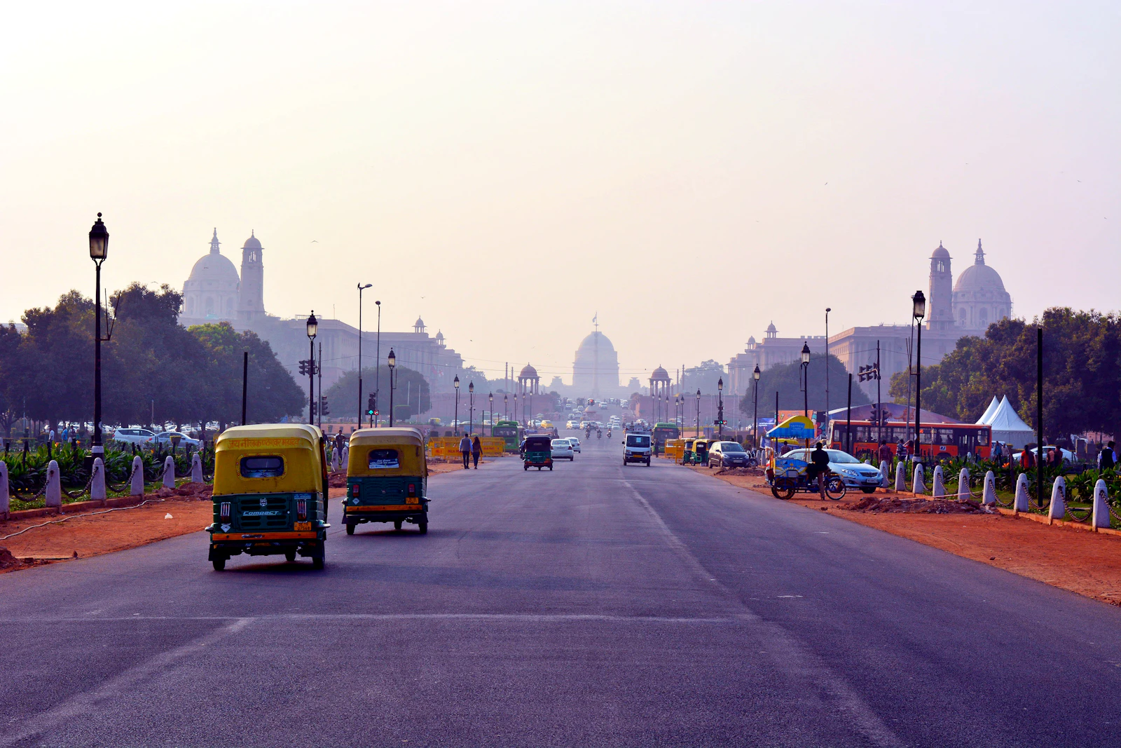 Auto rickshaws on Rajpath heading toward Rashtrapati Bhavan