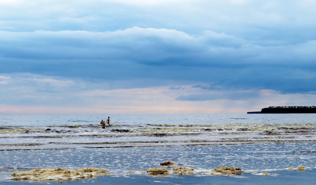 photo of Lahinch Beach near Cliffs of Moher