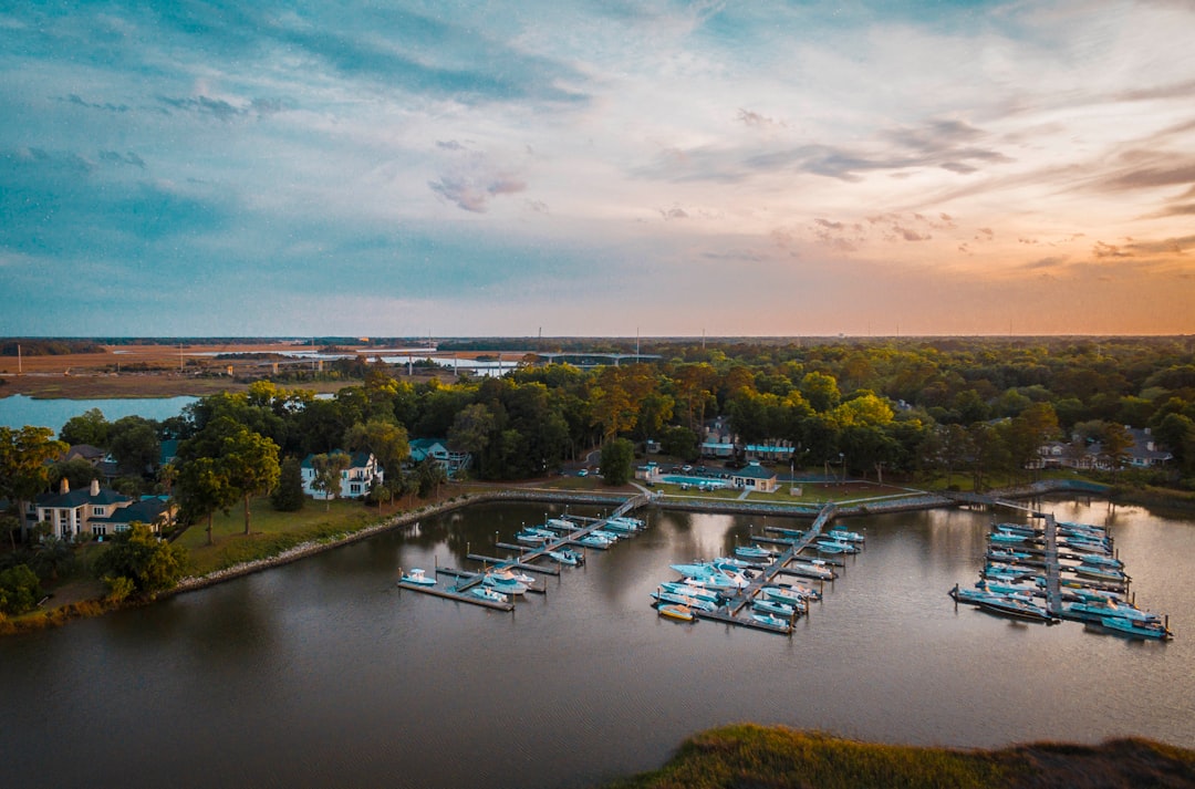 Photo de yacht-club par Tyler Edic