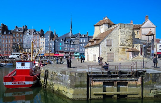 people walking on sidewalk near body of water during daytime in Musée de la Marine France