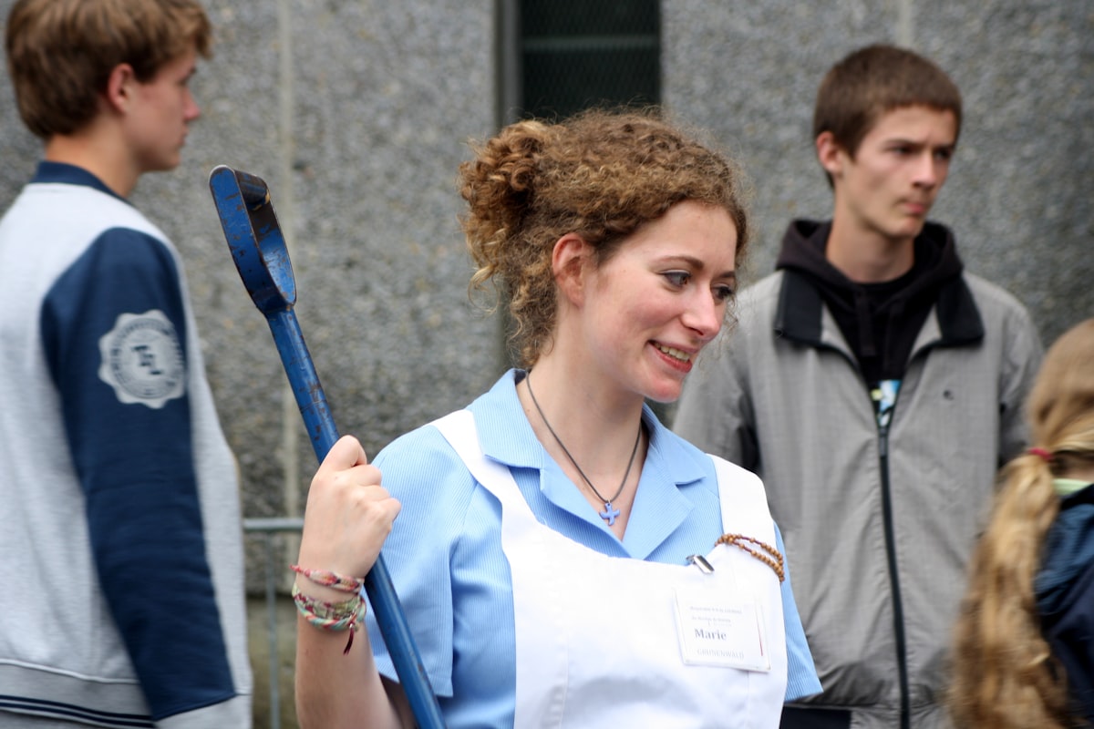 Nurse educator teaching at the front of a classroom using AI tools for nurse educators in 2026