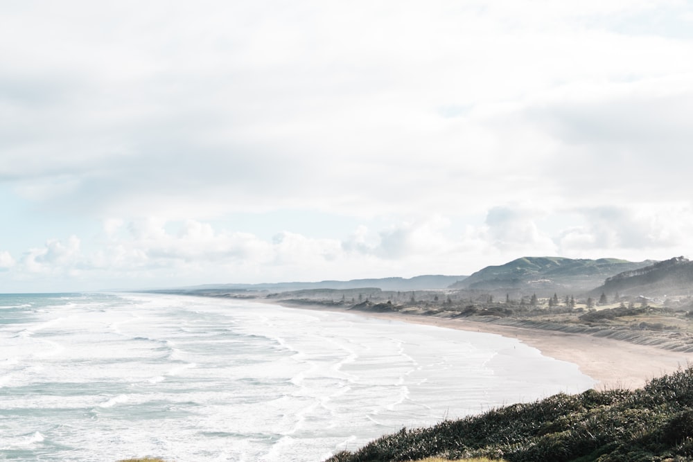 ocean waves crashing on shore during daytime