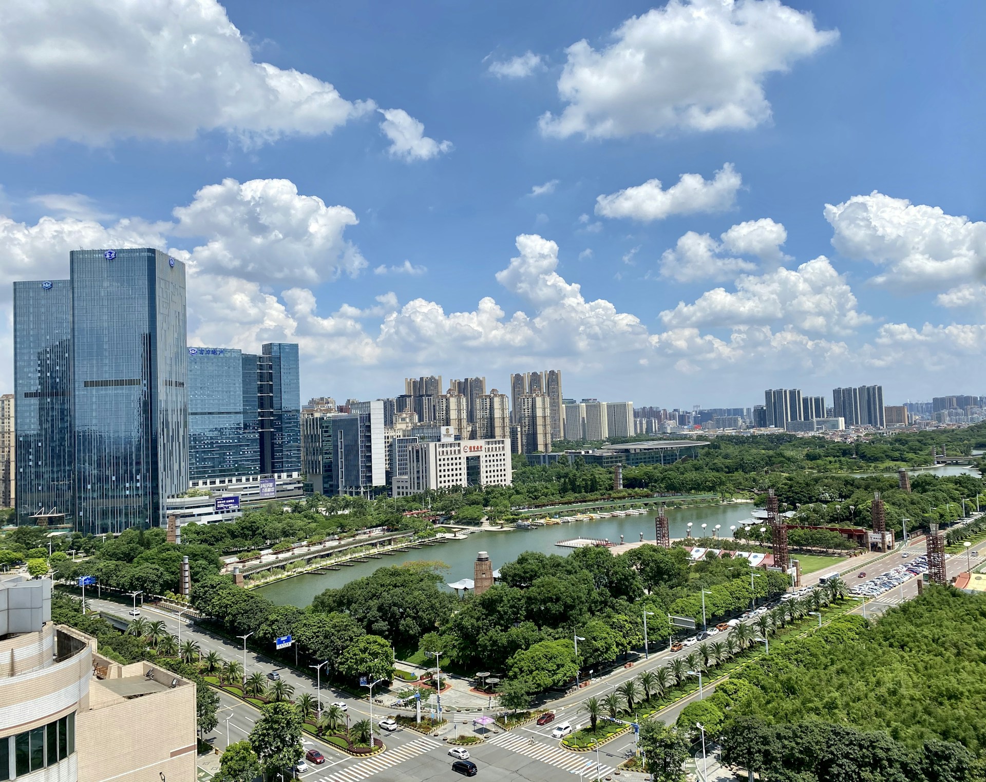 A photo of a cityscape integrating nature-based solutions, highlighting green corridors and water management systems.