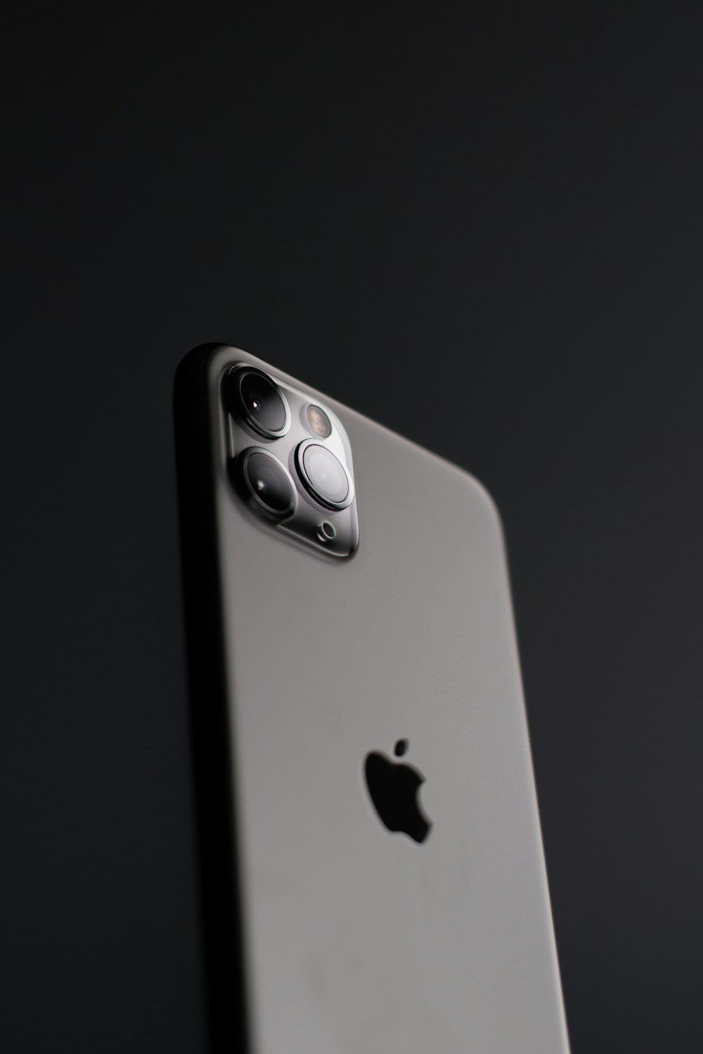 Iphone 11 Pro Pictures Download Free Images On Unsplash