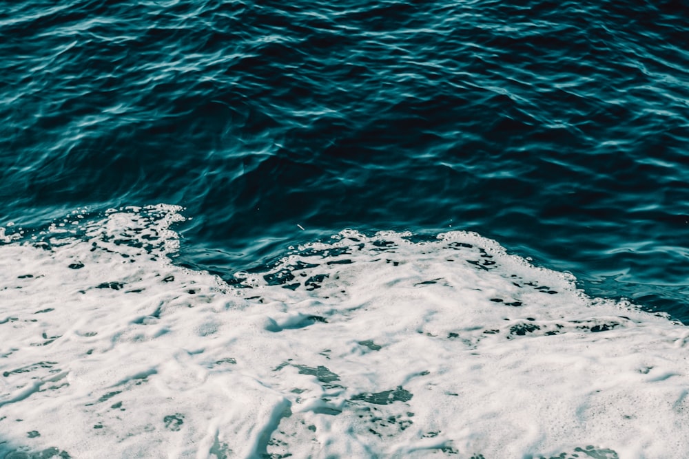 ocean waves crashing on shore during daytime