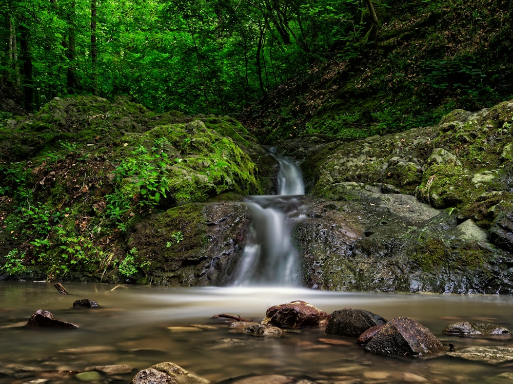 Zeitrafferaufnahmen von Wasserfällen