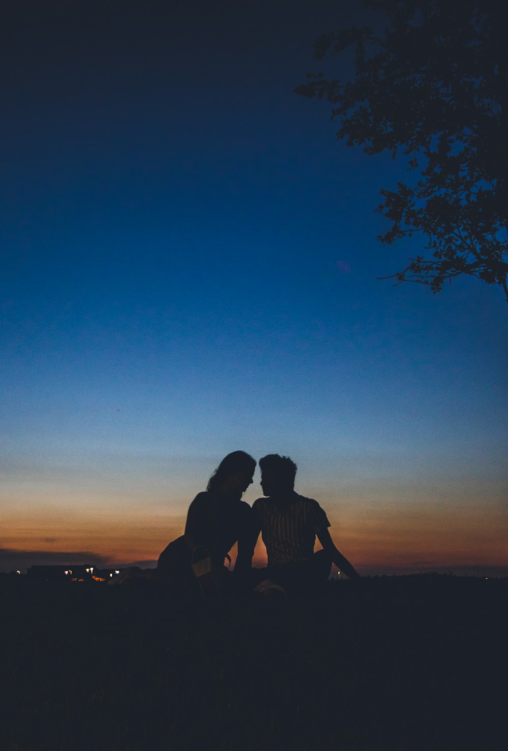 couple silhouette sitting