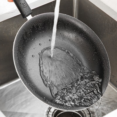 How To Clean Burnt Pan So Your Wife Will Never Know