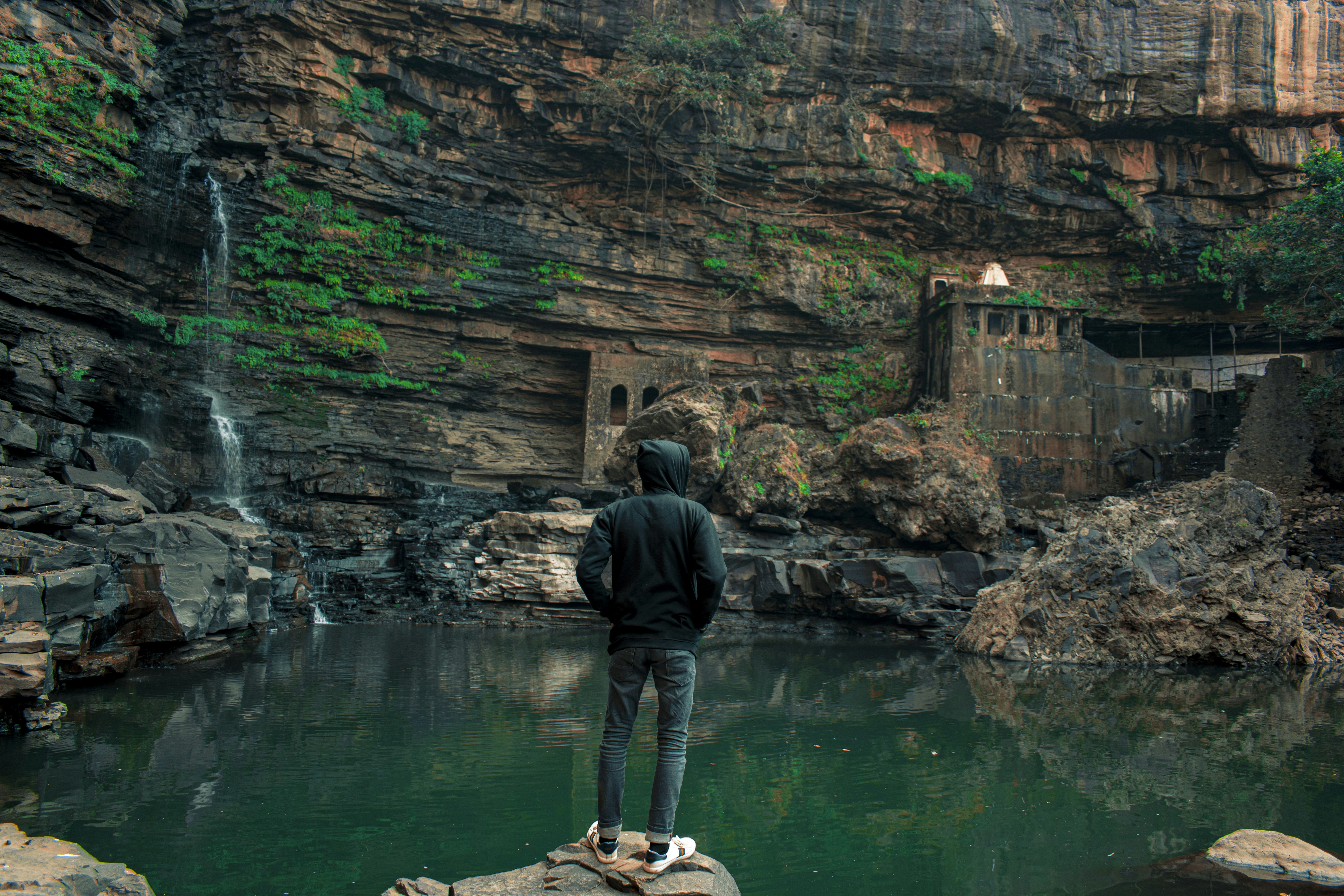 A scenic view of Garadia Mahadev Temple