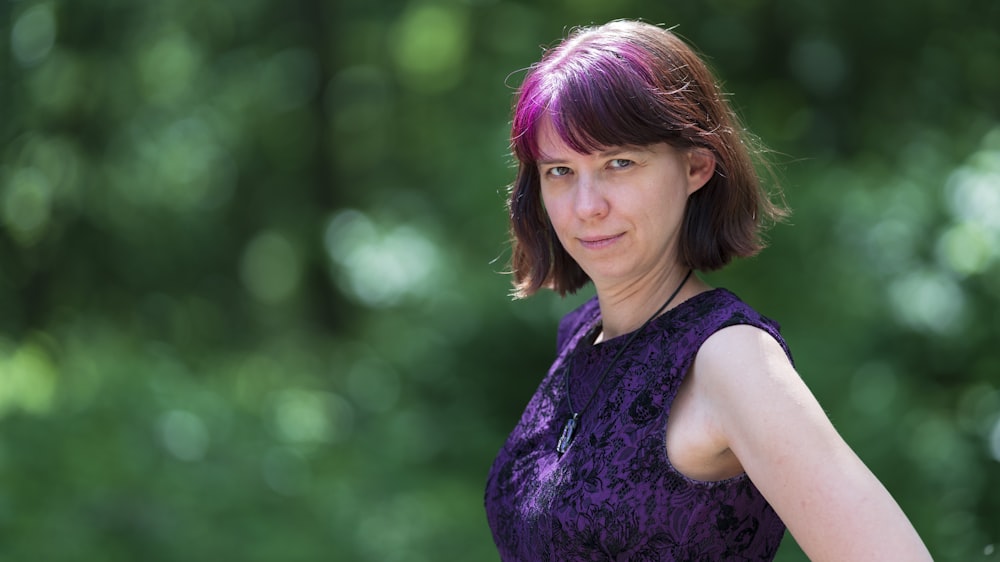 woman in purple sleeveless top