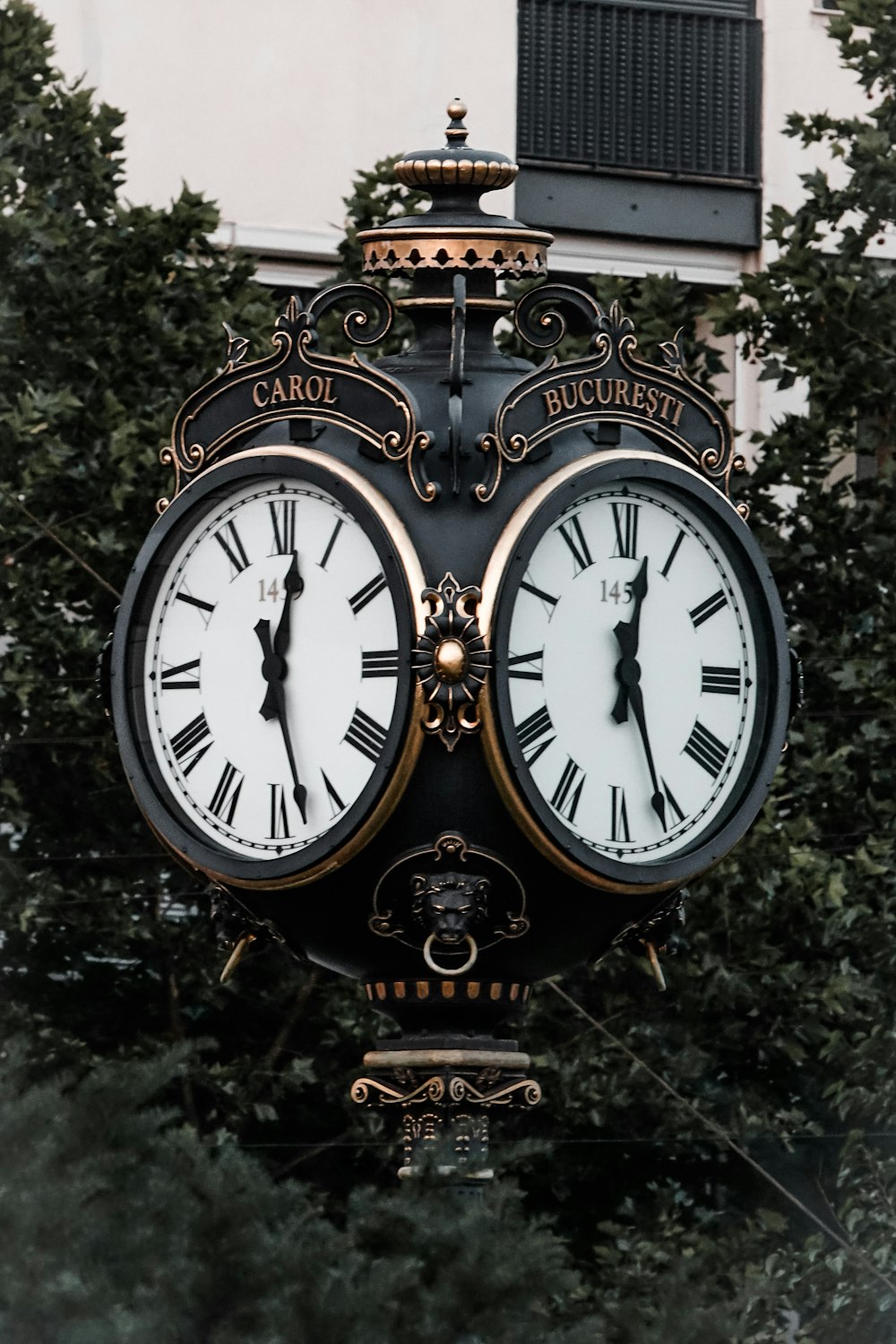 black and white analog clock at 10 00